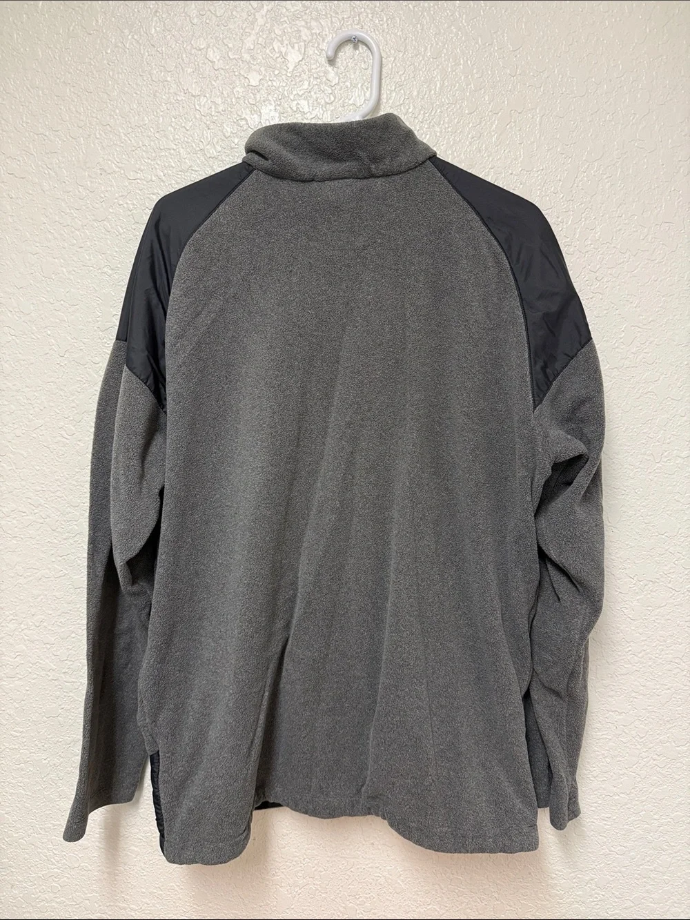 THE NORTH FACE Men’s Gray and Black Fleece Jacket Size XL